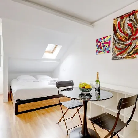 Le Clery Perche Sur Les Toits De *