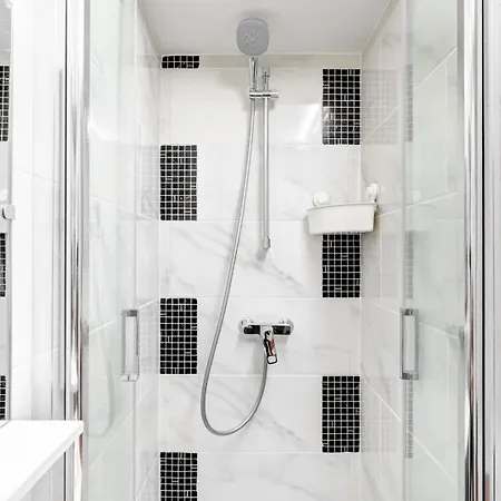 Le Clery Perche Sur Les Toits De *