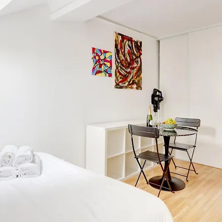 Lägenhet Le Clery Perche Sur Les Toits De *